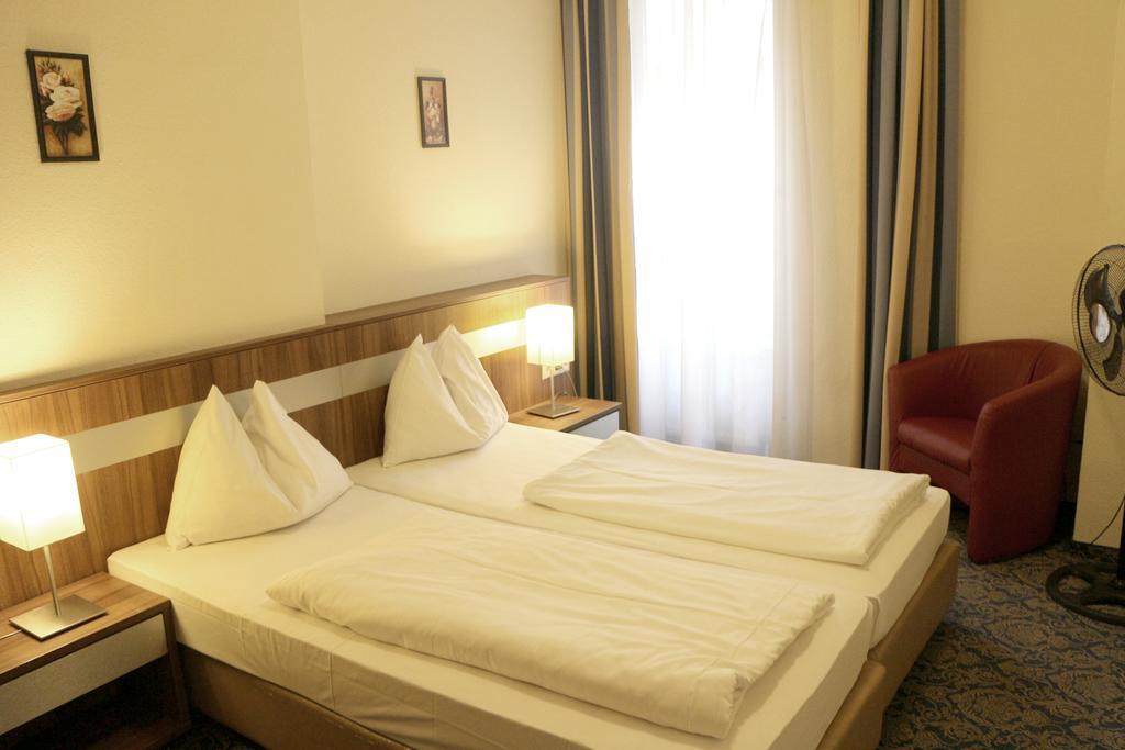 Hotel Carina Відень Екстер'єр фото